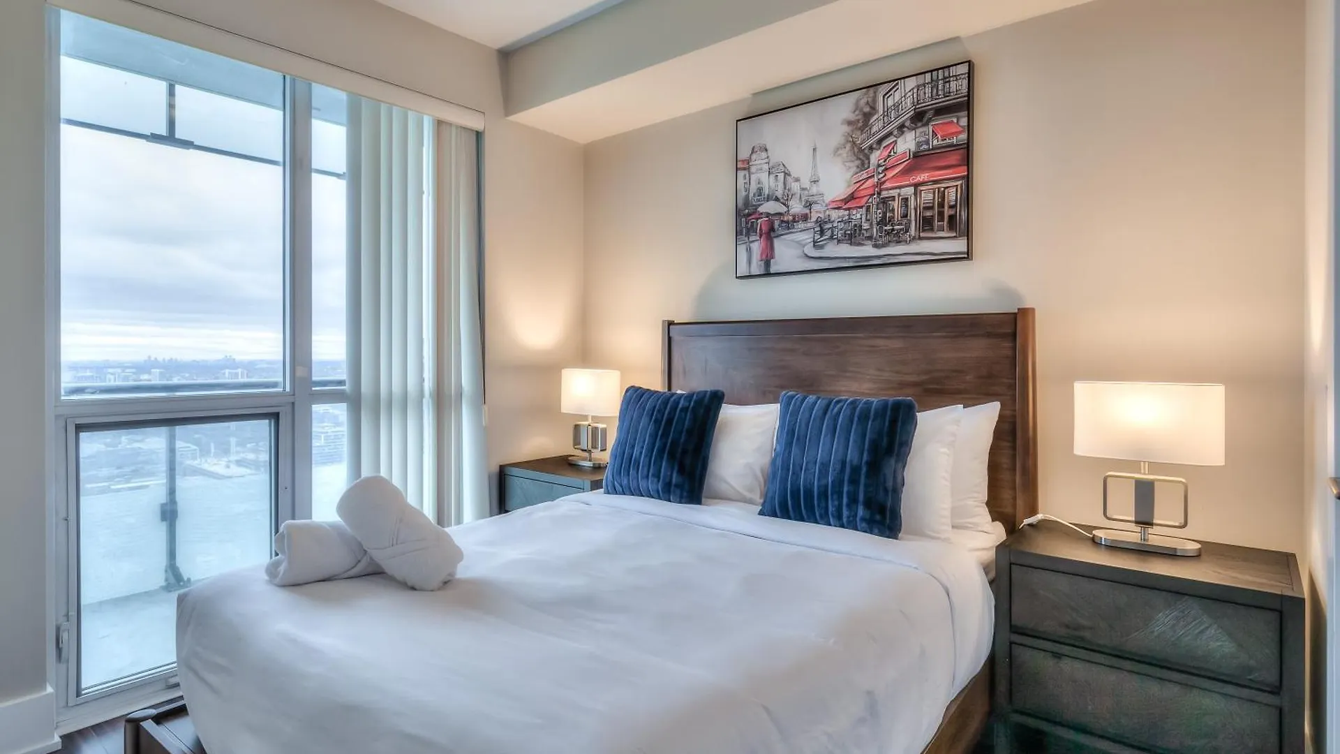 Rivetstays - The Atmos I Toronto Apartment